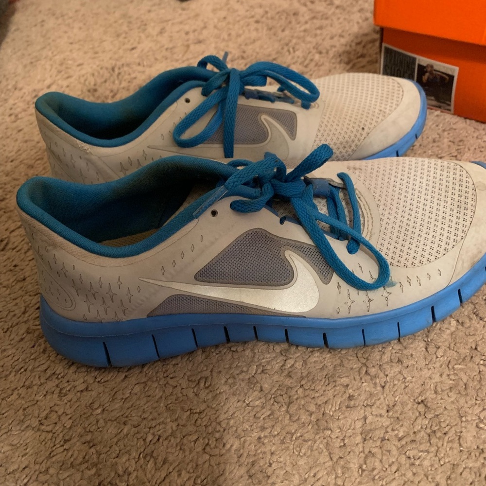 Size 8. Gently worn.